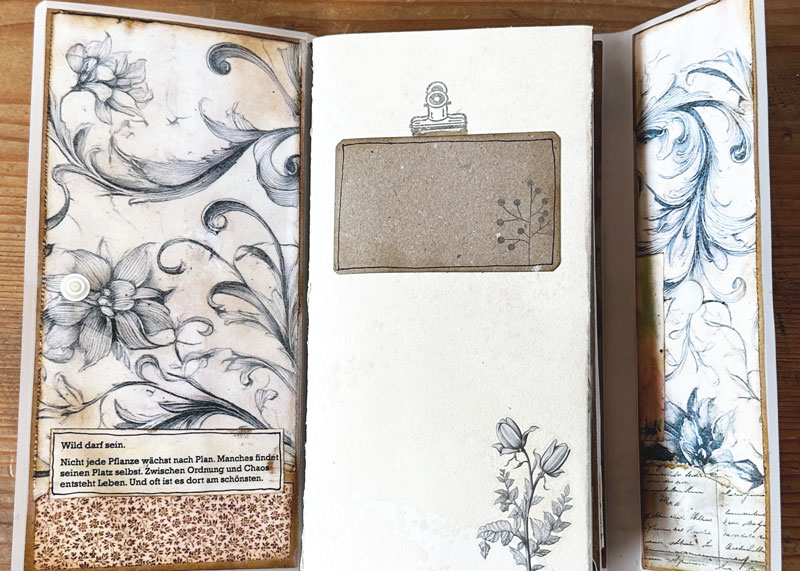 Handgefertigtes Art Journal mit vielschichtig gestalteten Papierseiten