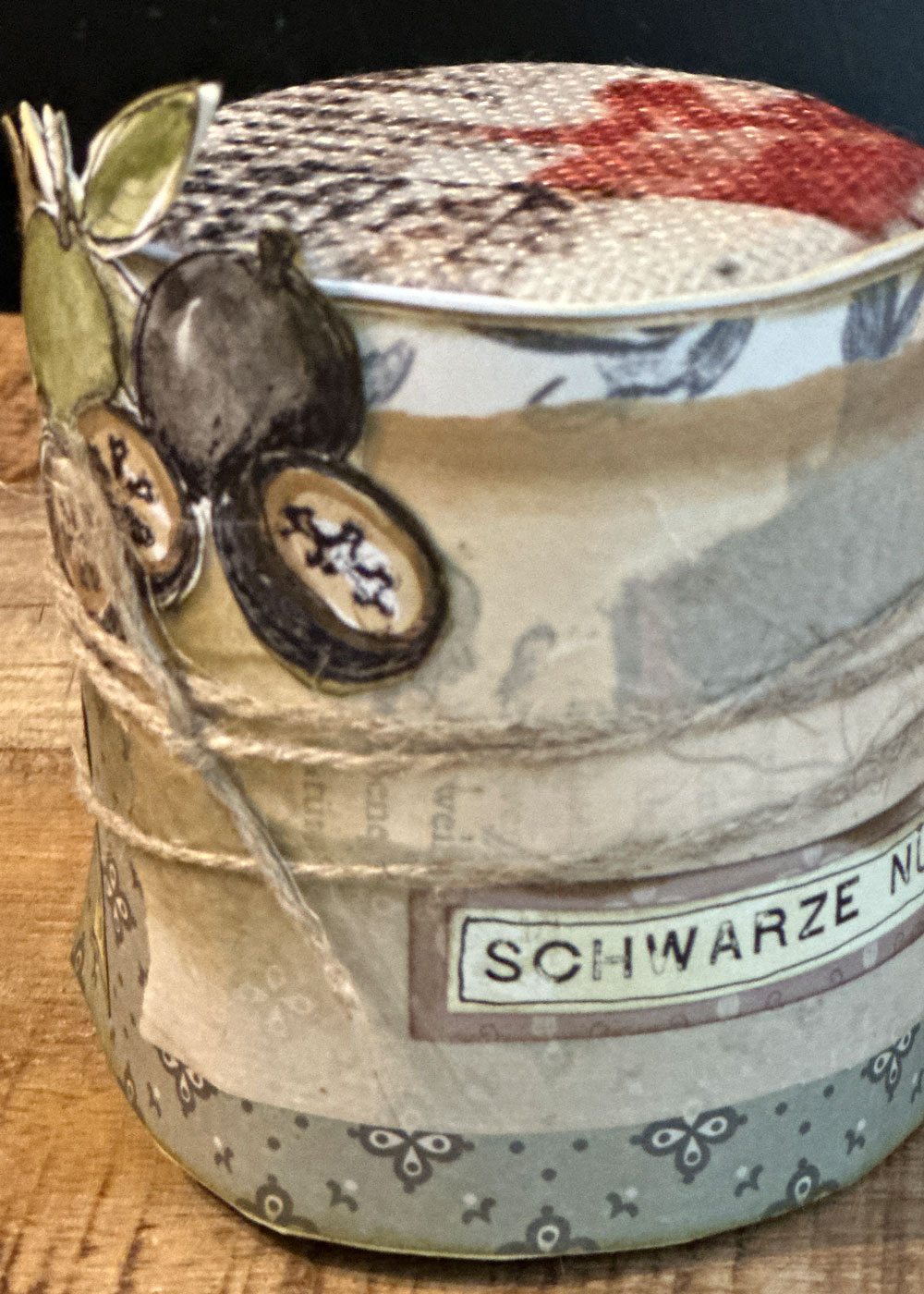 Schwarze Nüsse – poetische Produktinszenierung mit Illustrationen